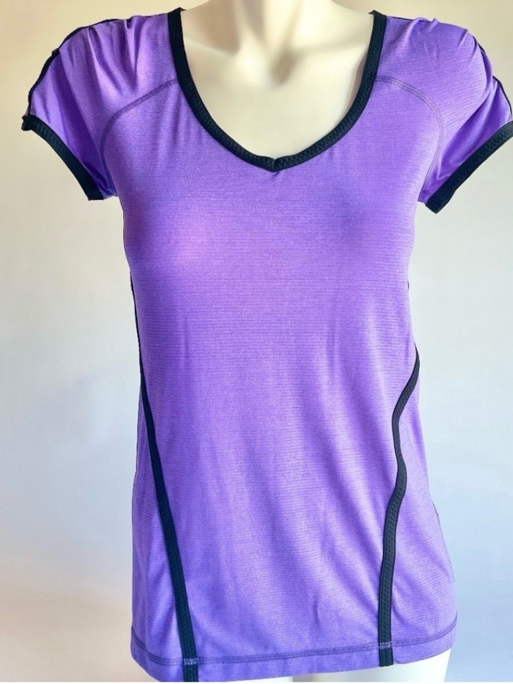New Lululemon Purple Black Athletic Short Sleeve Top size 6.